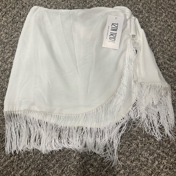 12th Tribe Rosalina White Fringe Tie Skirt - Picture 1 of 2